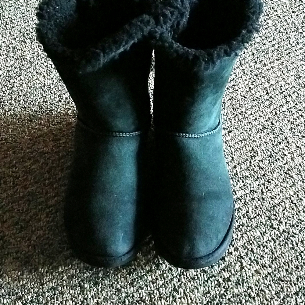 Black Ribbon Uggs